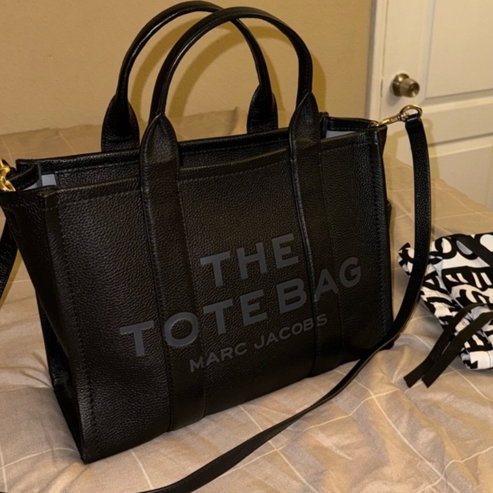Marc Jacobs Black Structured Tote Versatile Design